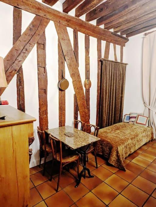 Appartement Authentique Et Confortable - Marais
